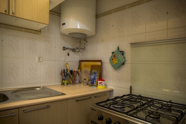 Apartment, 1 Bedroom | Private kitchen | Full-size fridge, microwave, oven, stovetop