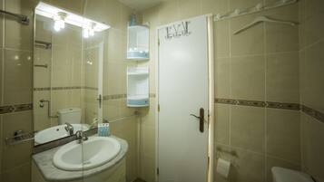 Apartament, 1 dormitori | Bany | Banyera, assecador de cabells i tovalloles