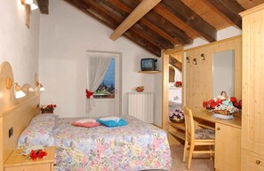 In-room safe, desk, cribs/infant beds, free WiFi - Hotel La Roccia (Ponte di Legno)