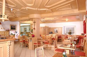 Bar (on property) - Hotel La Roccia (Ponte di Legno)