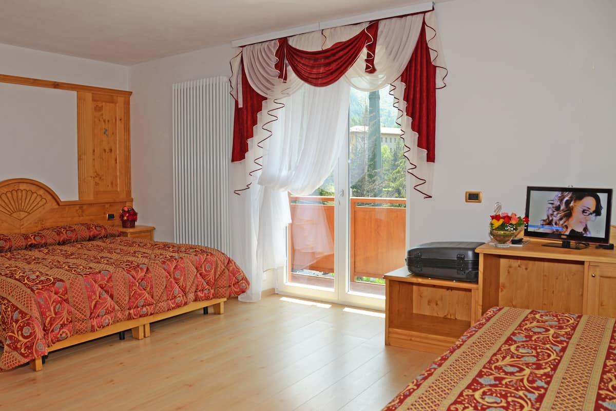 In-room safe, desk, cribs (surcharge), WiFi (free)