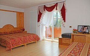 In-room safe, desk, cribs/infant beds, free WiFi - Hotel La Roccia (Ponte di Legno)