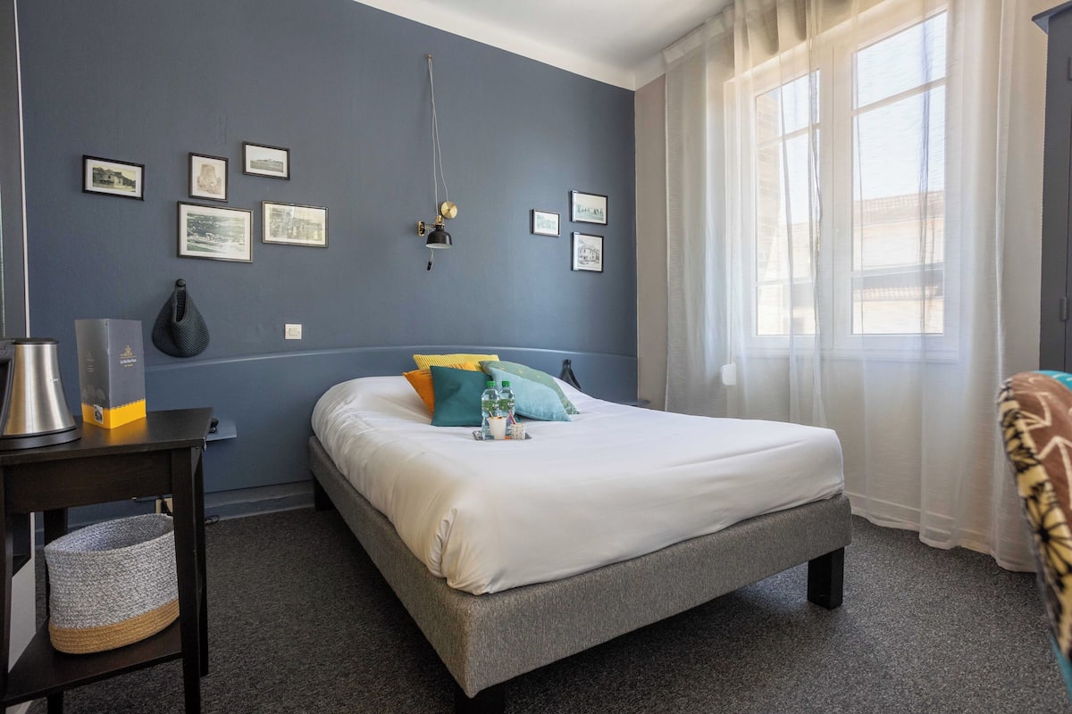 Doppelzimmer | Individuell dekoriert, individuell eingerichtet, Schreibtisch