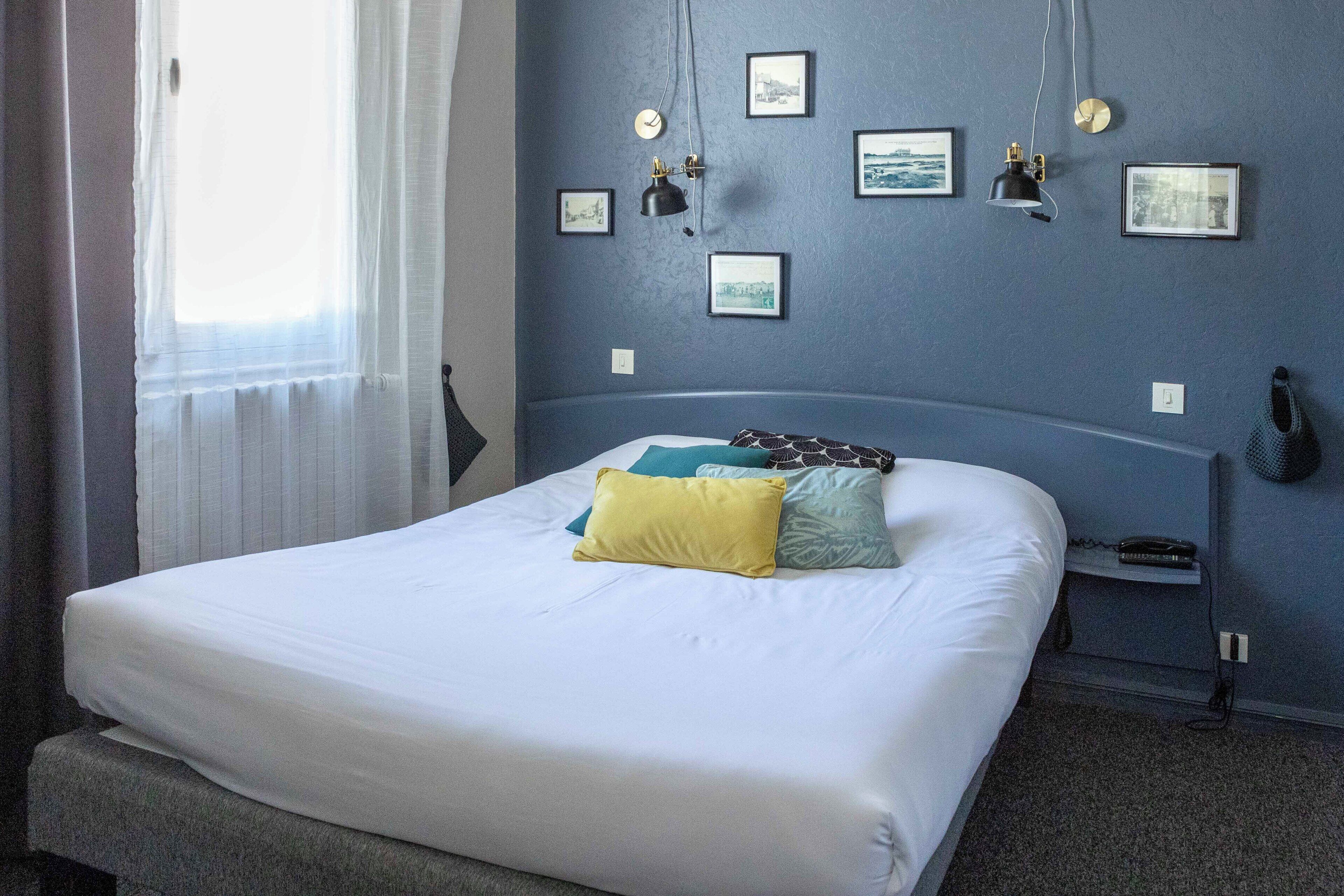 double room | individually decorated, individually furnished, desk, blackout curtains