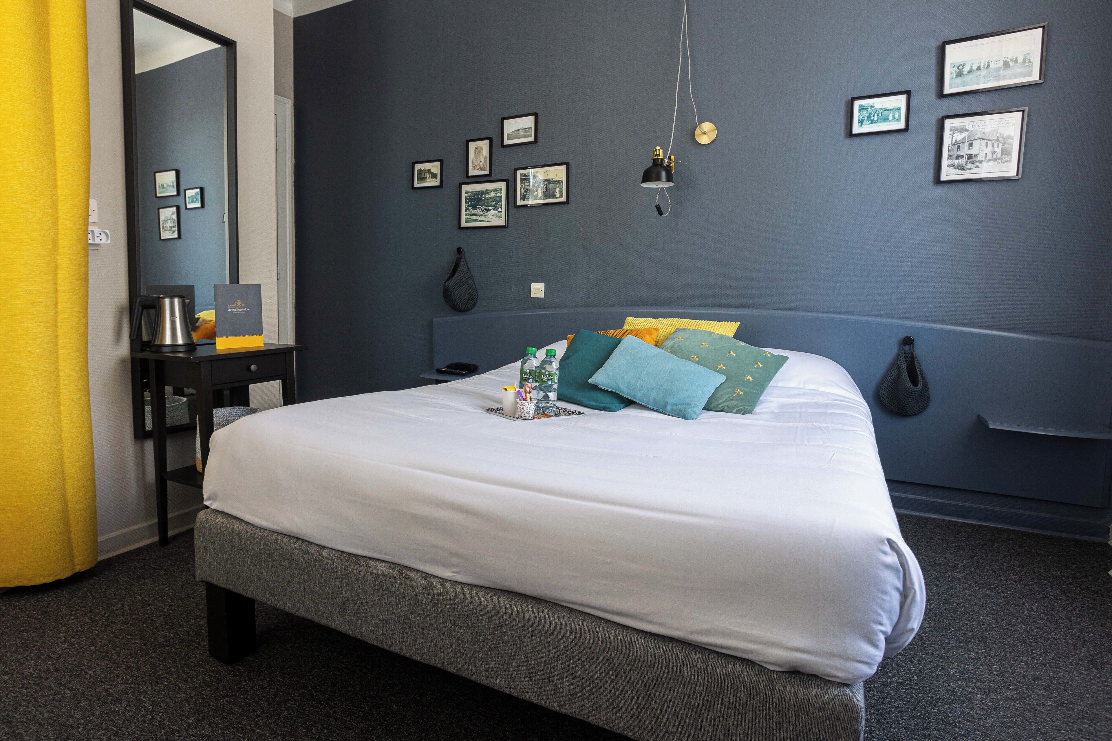 double room | individually decorated, individually furnished, desk, blackout curtains