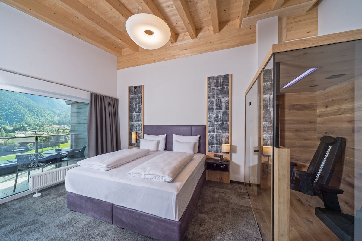 deluxe double room (karwendel) | 1 bedroom, premium bedding, in-room safe, desk