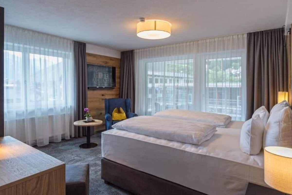 1 bedroom, premium bedding, in-room safe, desk