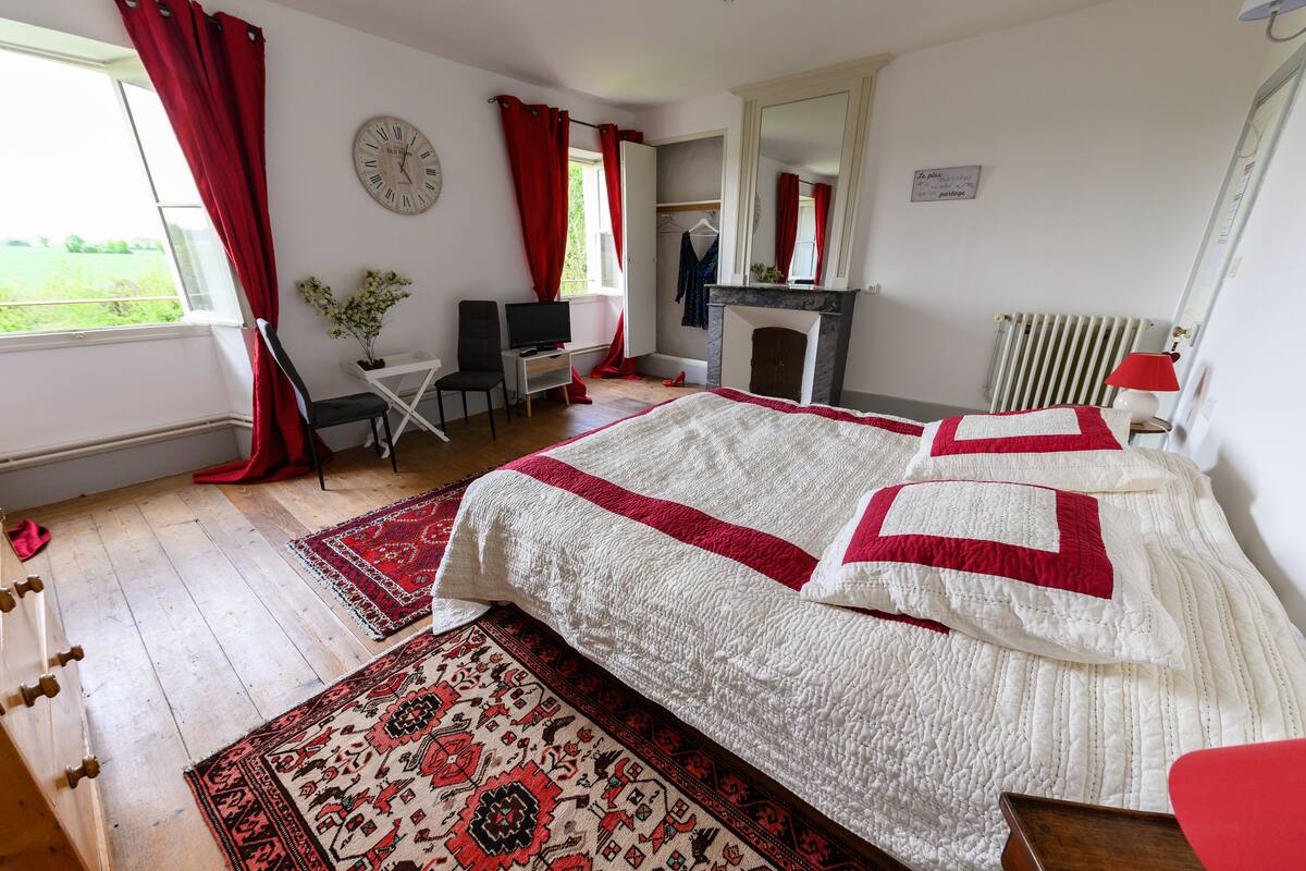 Habitación doble | Tabla de planchar con plancha, wifi gratis y ropa de cama