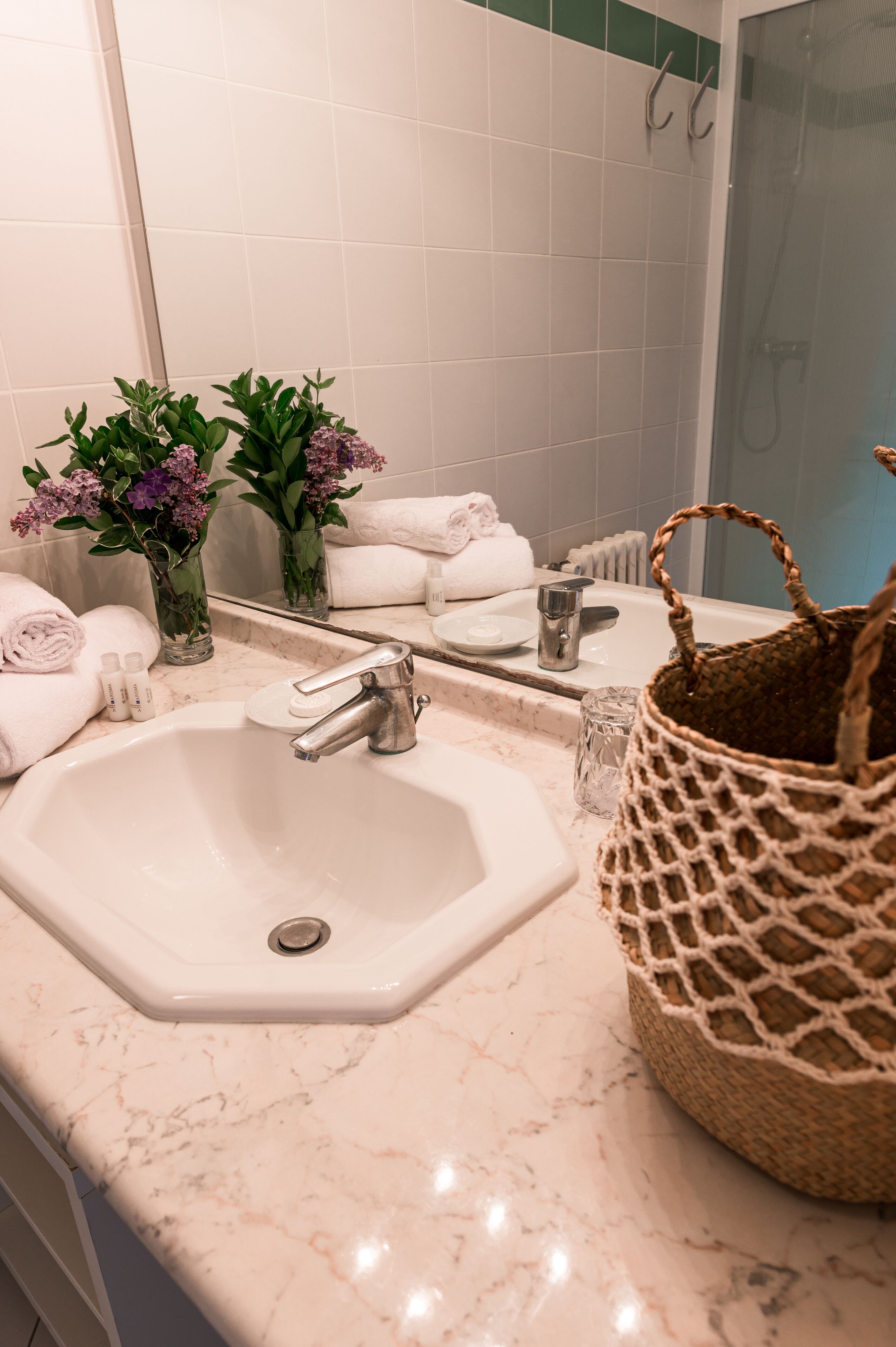 double room | bathroom | free toiletries, hair dryer, towels