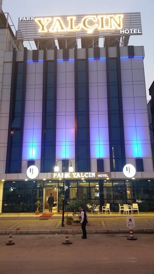 A building with a sign reading "Park Yalcin Hotel". - Park Yalcin Hotel (Mersin)