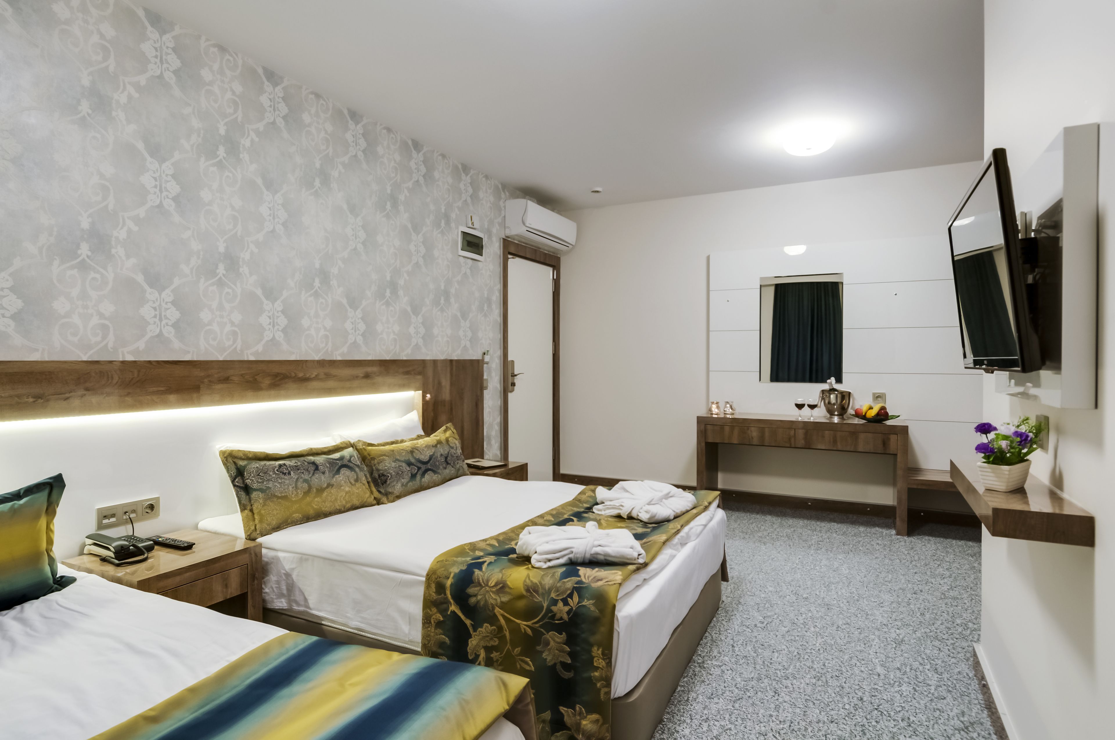 Double Room | Minibar, in-room safe, desk, free WiFi