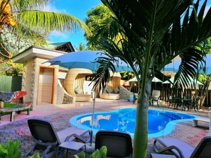 Outdoor pool, sun loungers - Casa De Leela (La Digue)