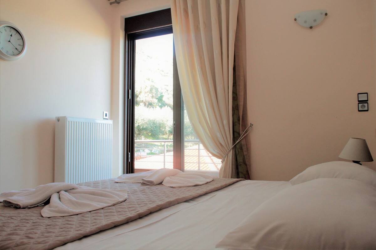 Villa (Sunlight 3) | Iron/ironing board, cribs (free), WiFi (free), bed sheets