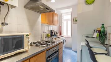 Apartment, 3 Bedrooms | Private kitchen | Full-size fridge, microwave, oven, stovetop