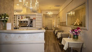 Bar (on property) - Hotel Della Rosa (Ancona)
