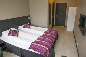 Twin Room | Blackout curtains, soundproofing, iron/ironing board, free WiFi - Systra Hotel Apartments Sjøholt (Ålesund)