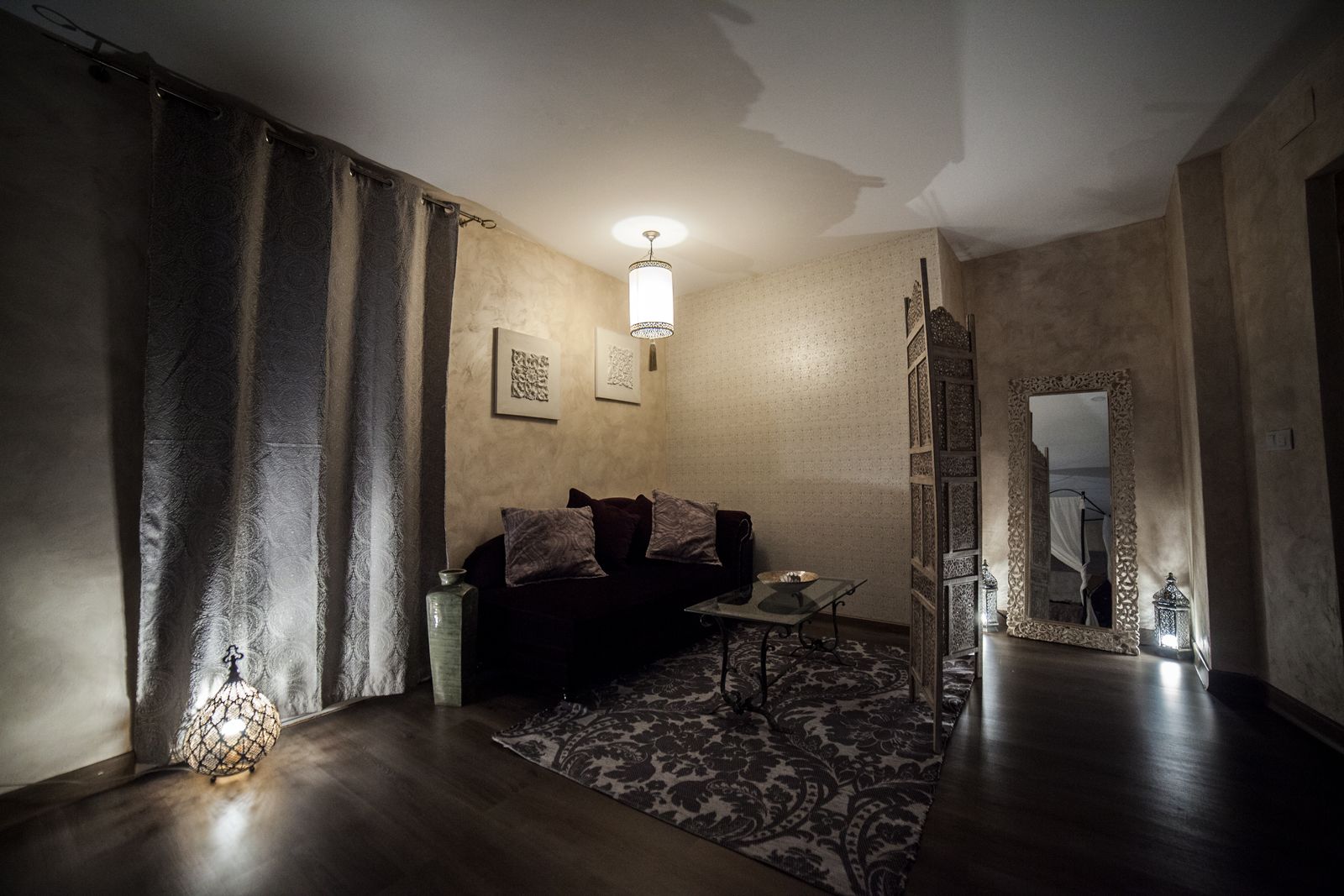 royal double room (azahar) | free minibar, individually decorated, individually furnished, desk