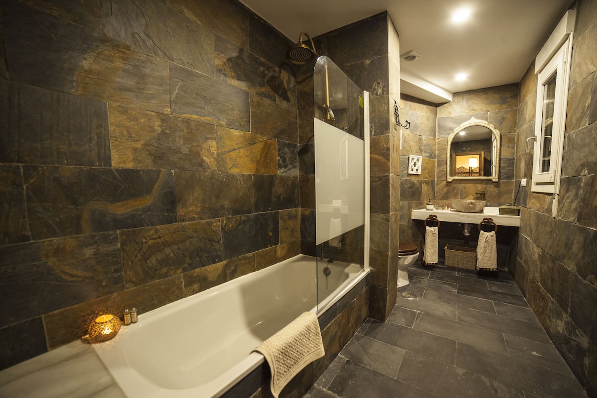 royal double room (azahar) | bathroom | free toiletries, hair dryer, dressing gowns, slippers