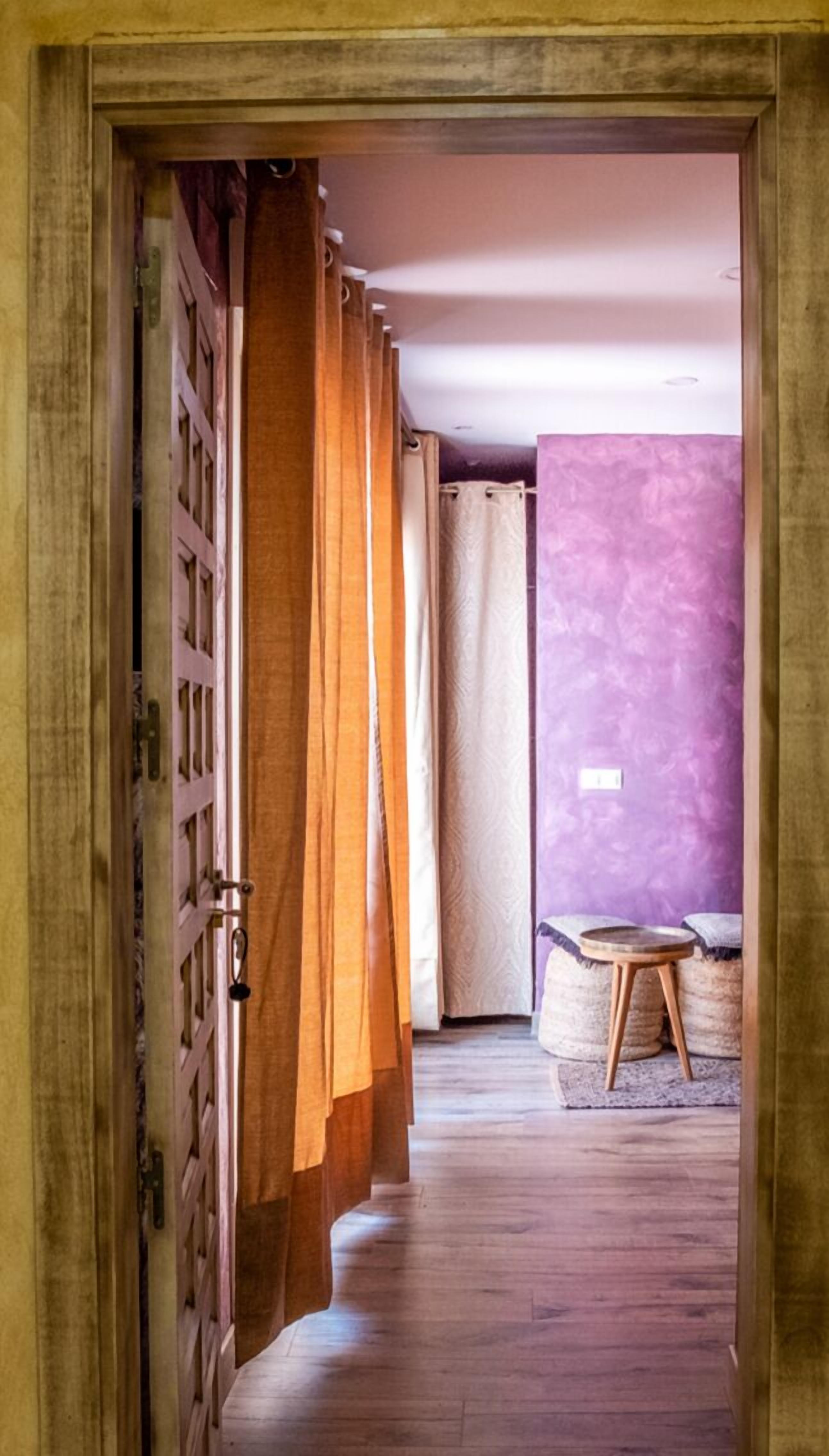 deluxe double room | free minibar, individually decorated, individually furnished, desk