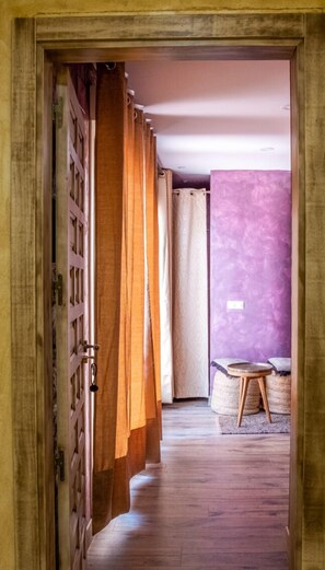 Chambre Double Deluxe | Articles gratuits dans le mini-bar, décoration personnalisée