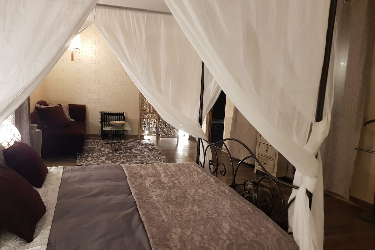 royal double room (azahar) | free minibar, individually decorated, individually furnished, desk