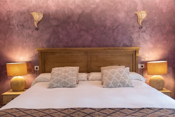 Chambre Double Deluxe | Articles gratuits dans le mini-bar, décoration personnalisée