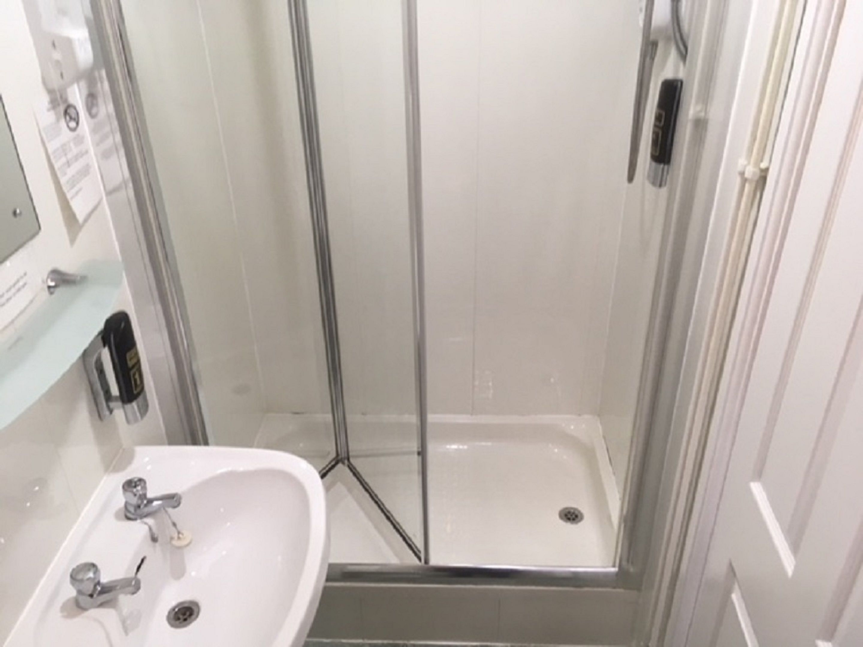 twin room | bathroom | shower, free toiletries, hair dryer, towels