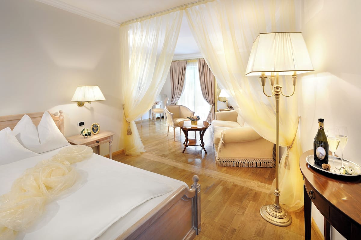 standard double room | living area | flat-screen tv