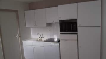 Căn hộ | Bếp nhỏ riêng | Tủ lạnh, lò vi sóng, bếp nấu, máy rửa bát