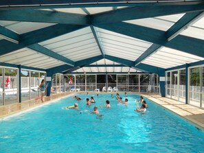 Indoor pool, open 10:30 AM to 8 PM, pool umbrellas, pool loungers - le Hameau de l'Océan (Saint-Hilaire-de-Riez)