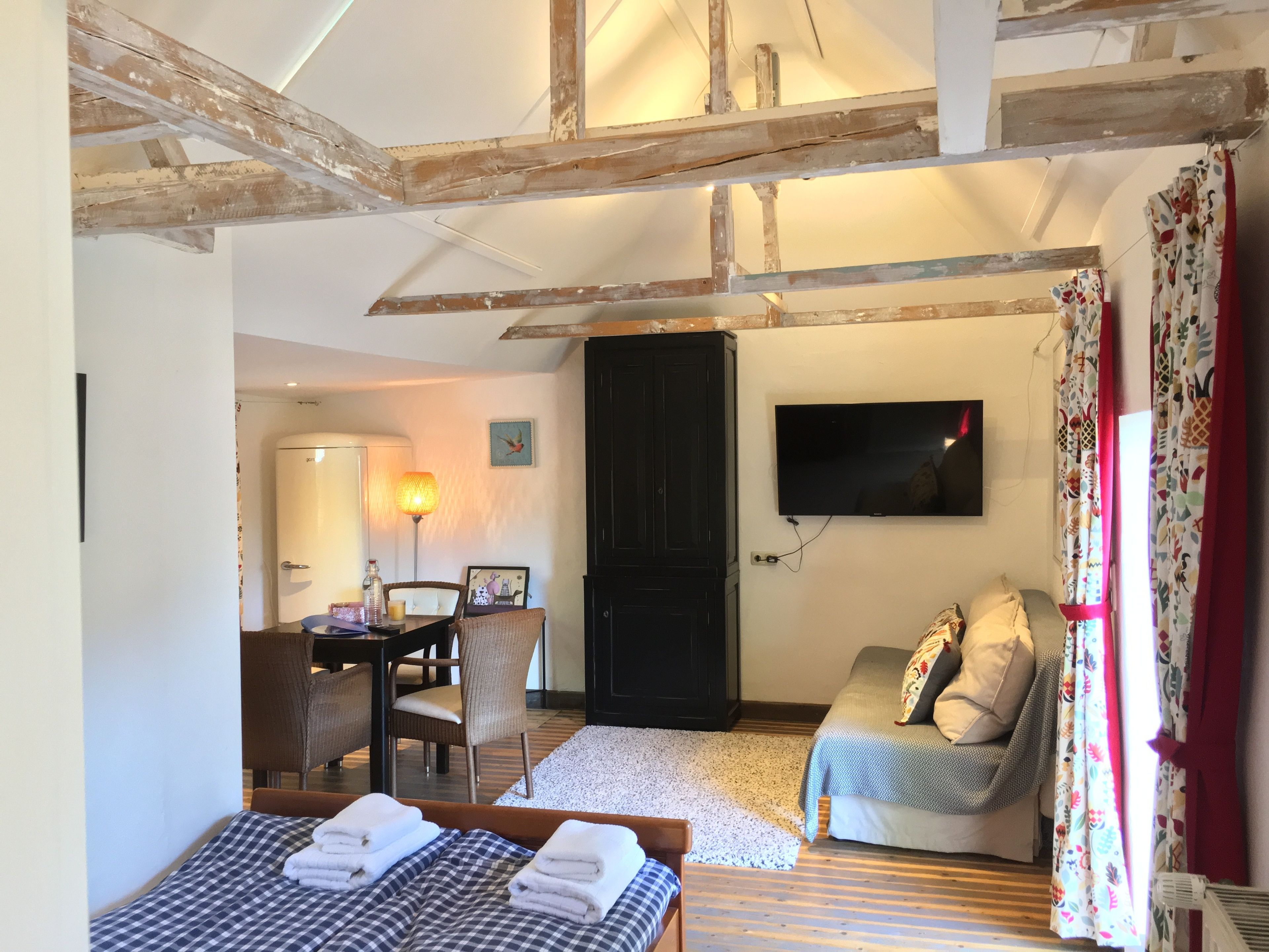 Cabin (1-2 Pers) | Living area | Flat-screen TV