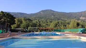 Piscine extérieure (ouverte en saison)