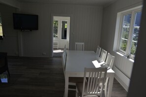 Panoramic Villa, 5 Bedrooms | Living room | Flat-screen TV, fireplace