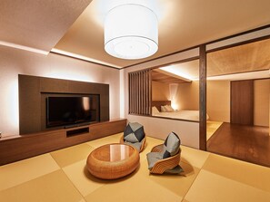 Junior Suite (Japanese Style), Non Smoking (Provides Futon at 3 or more guests usage) | Minibar, in-room safe, desk, free WiFi