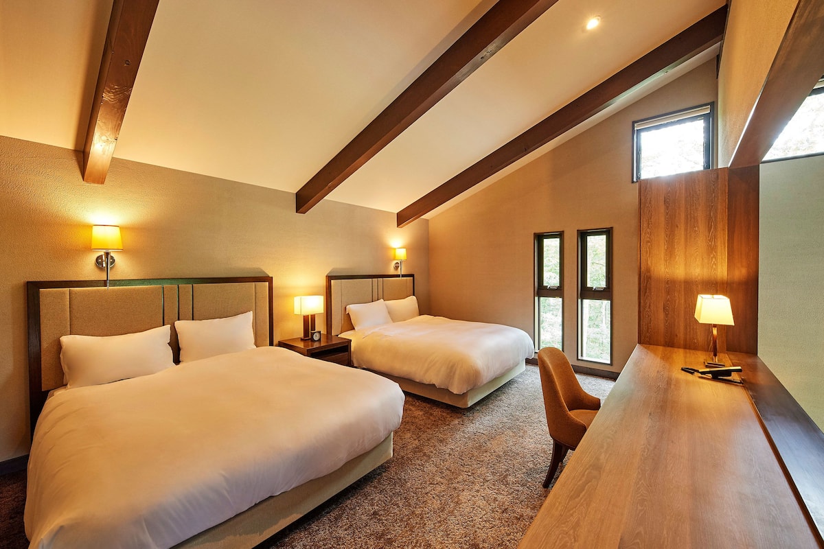 premium villa, 2 queen beds and 1 exra bed, non smoking | minibar, in-room safe, desk, free wifi