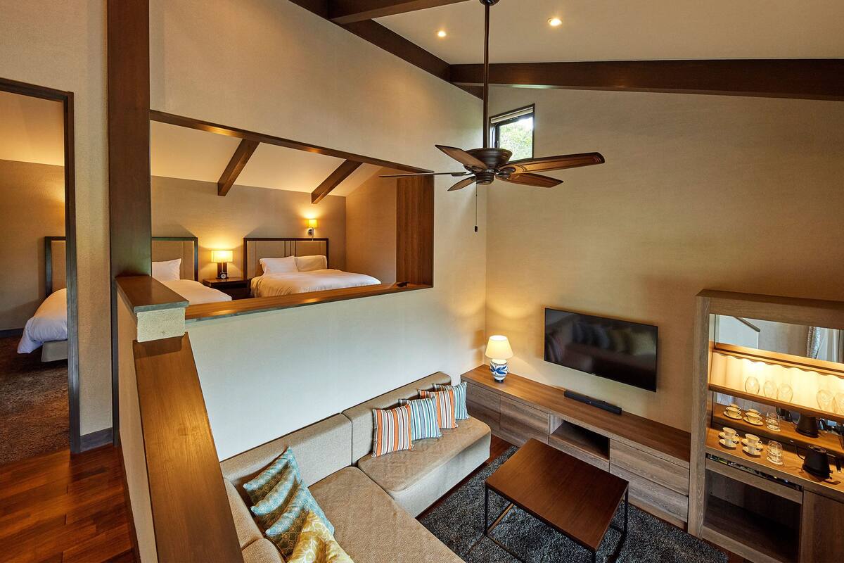 Minibar, in-room safe, desk, free WiFi