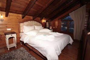 Suite, perapian, lantai mezzanine (Panoramic Mountain View) | Kedap suara, setrika/meja setrika, dan tempat tidur bayi gratis