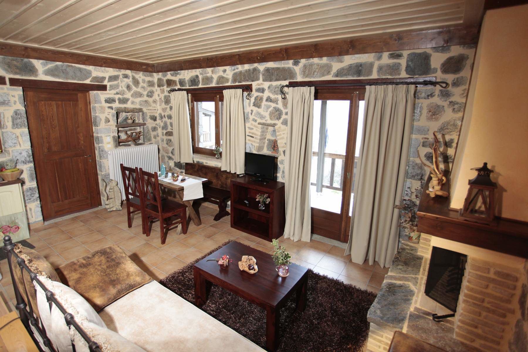 Suite, Fireplace, Mountain View | Living area | Flat-screen TV, fireplace