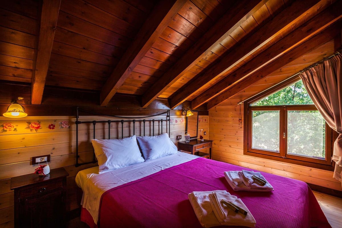 Suite, Fireplace, Mezzanine (Panoramic Mountain View) | Soundproofing, iron/ironing board, free cribs/infant beds, rollaway beds