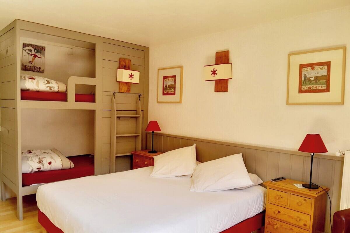 Quadruple Room | Blackout curtains, free cots/infant beds, rollaway beds, free WiFi