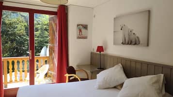 Quadruple Room | Blackout drapes, free cribs/infant beds, rollaway beds, free WiFi