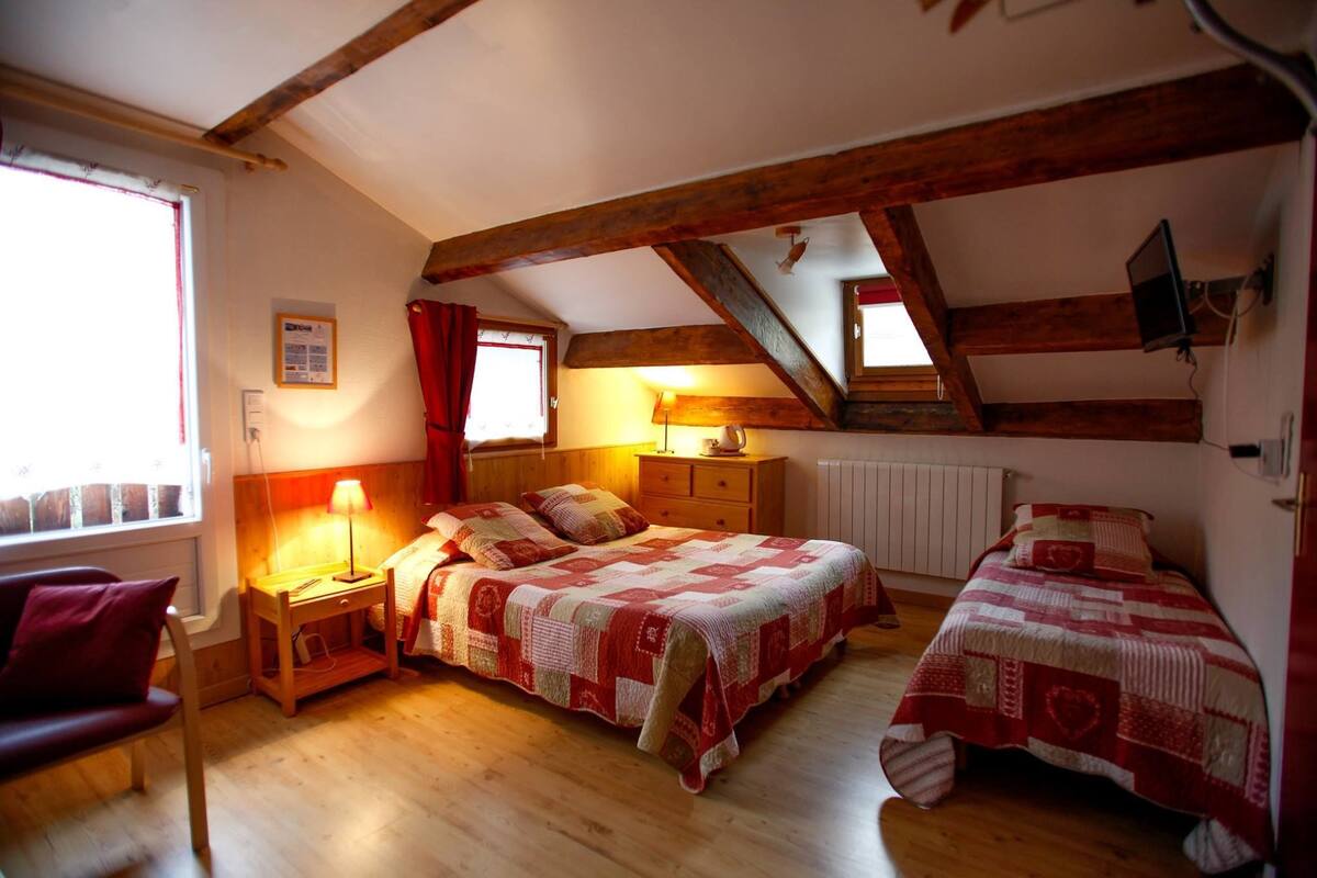 Triple Room | Blackout curtains, free cots/infant beds, rollaway beds, free WiFi