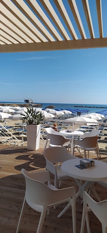 Bar sulla spiaggia. Villaggio Camping Costa d'Argento