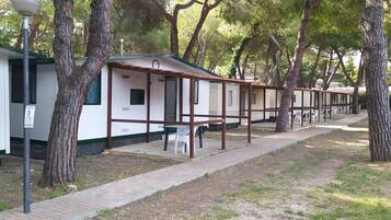 Mobile Home, 2 Bedrooms, Kitchenette | 1 bedroom, in-room safe