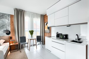 Deluxe Studio (Marii Ludwiki 7) | Private kitchenette | Fridge, stovetop, coffee/tea maker, electric kettle