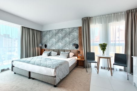 Deluxe Studio (Marii Ludwiki 7) | Individually decorated, individually furnished, iron/ironing board. City Apartments - Marii Ludwiki