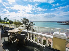 Apartamento panorâmico, 1 cama de casal e sofá-cama, sacada, vista para o mar (Premier Apartment 8) | Terraço/pátio