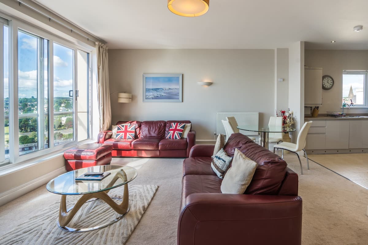 Appartement panoramique, Plusieurs lits, balcon, vue sur la mer (Premier Apartment 17) | 15 chambres, literie de qualité, décor unique, ameublement unique