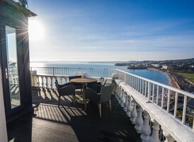 Apartamento panorámico, balcón, vistas al mar (Premier Apartment 10) | Balcón