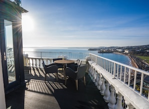 Apartamento panorámico, balcón, vistas al mar (Premier Apartment 10) | Balcón